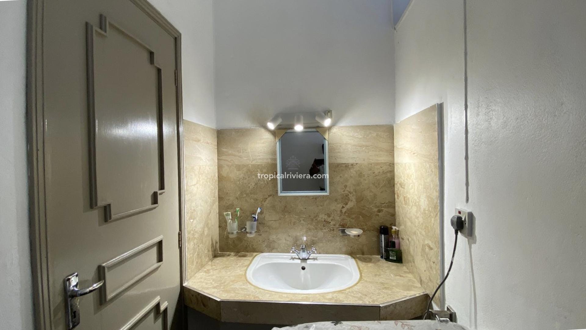 Rental – 2 Bedroom Fully Furnished Apartment – Belvedere, Flacq