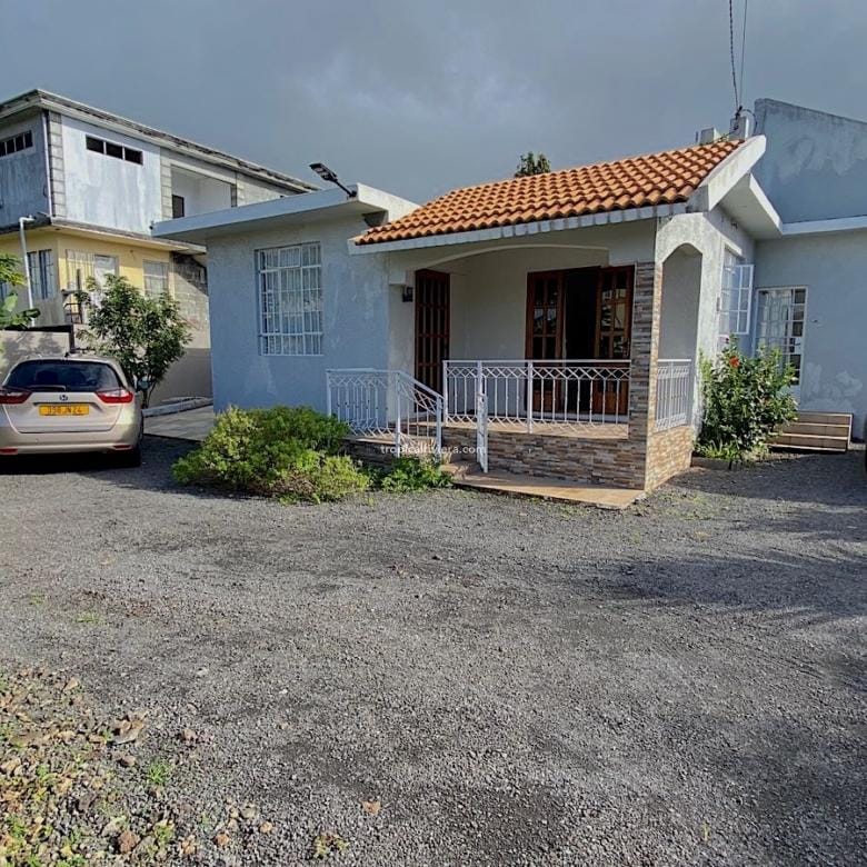 Rental – 2 Bedroom Fully Furnished Apartment – Belvedere, Flacq