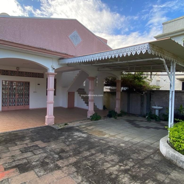 Rental – Three Bedroom Fully Furnished House / Villa – Pereybere