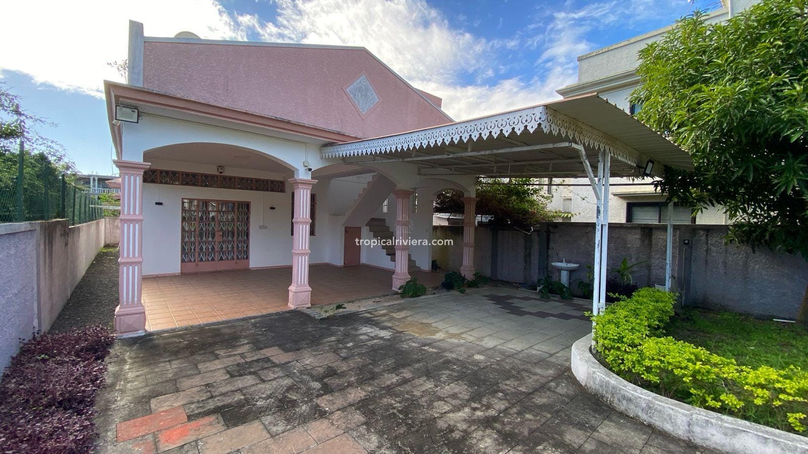 Rental – Three Bedroom Fully Furnished House / Villa – Pereybere