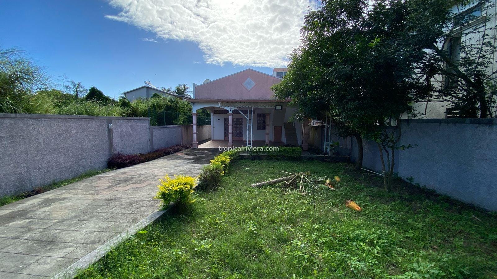 Rental – Three Bedroom Fully Furnished House / Villa – Pereybere