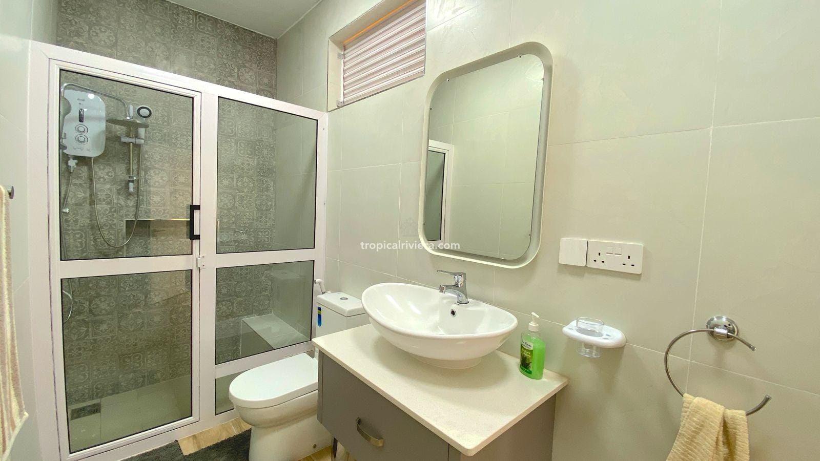 Rental – Two Bedroom + extra room,  attached house 80 m2 – Curepipe