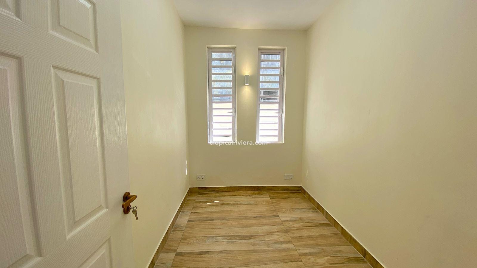 Rental – Two Bedroom + extra room,  attached house 80 m2 – Curepipe