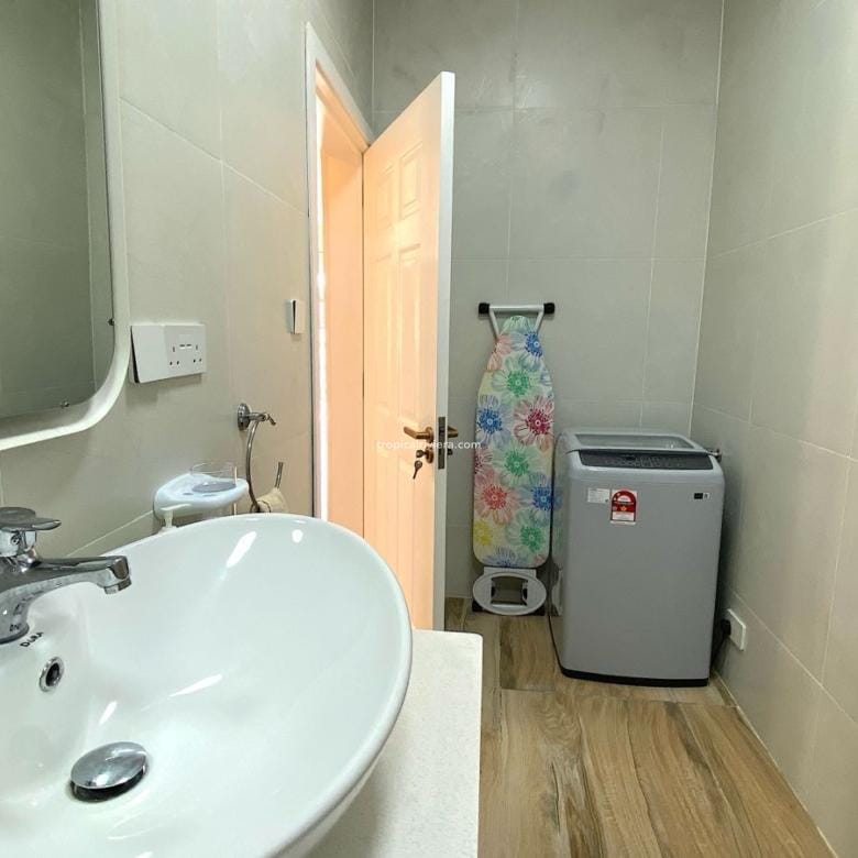 Rental – Two Bedroom + extra room,  attached house 80 m2 – Curepipe