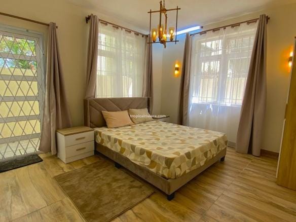 Location – Deux Chambres + pièce supplémentaire, maison jumelée 80 m2 – Curepipe
