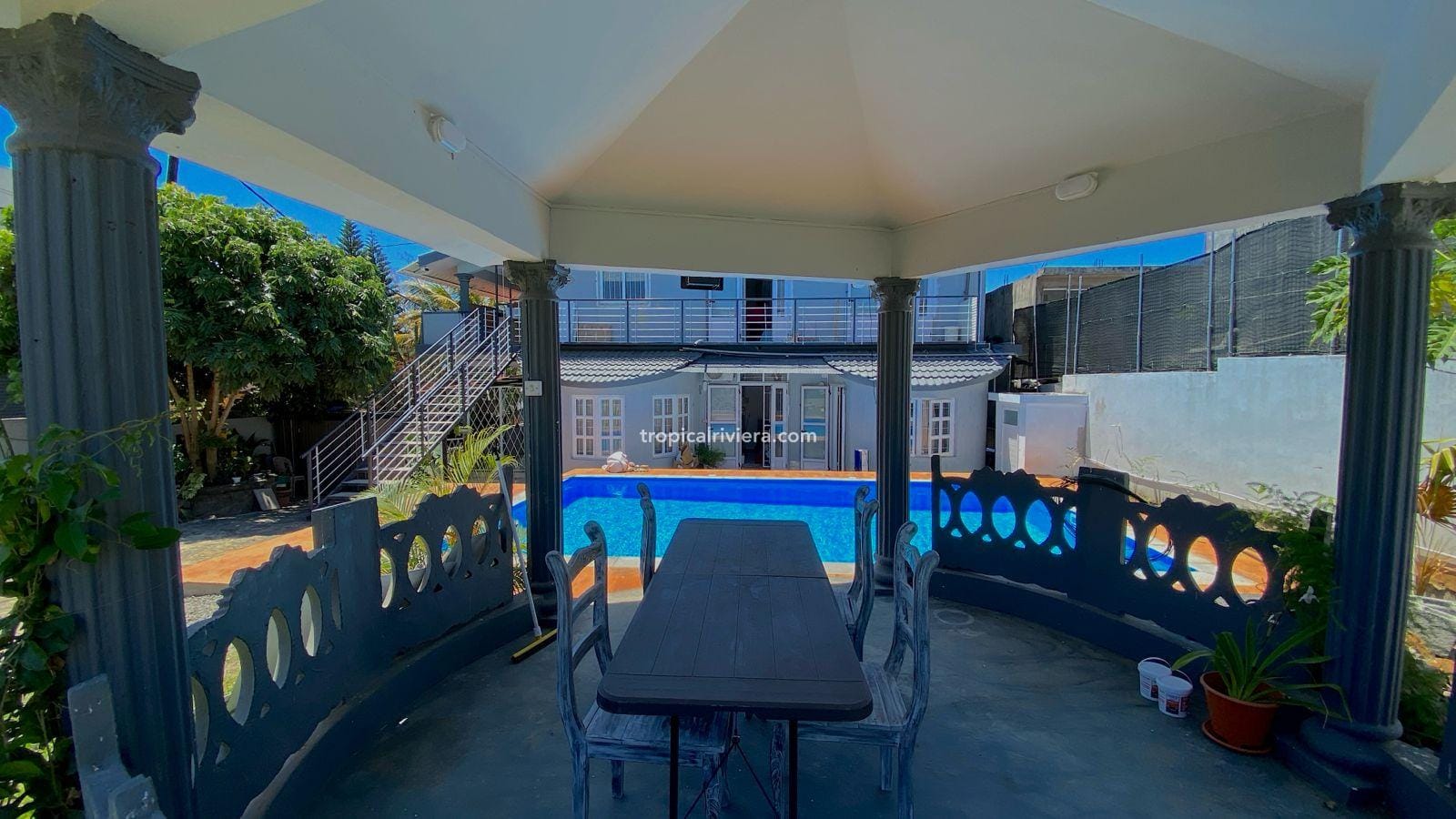 Rental – One Bedroom Furnished Apartment with shared pool – Calodyne