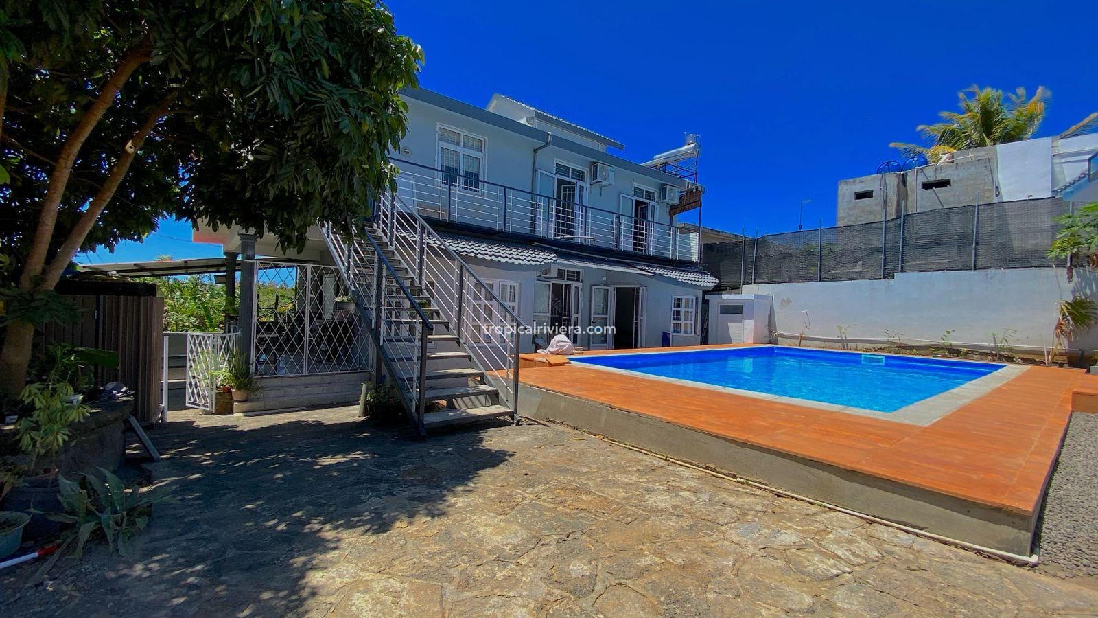 Apartment rental Calodybe00 Rental – One Bedroom Furnished Apartment with shared pool – Calodyne