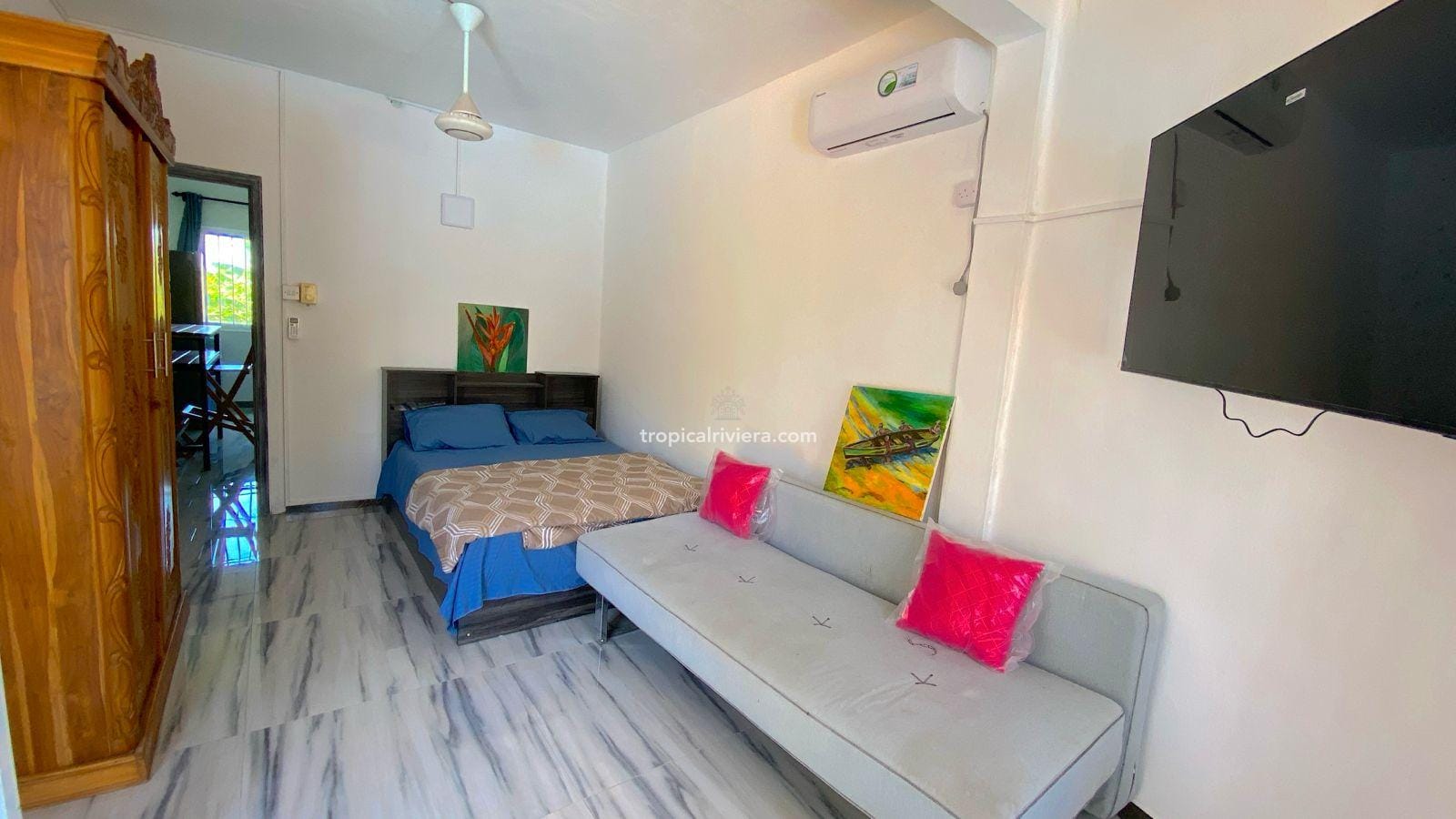 Rental – One Bedroom Furnished Apartment with shared pool – Calodyne