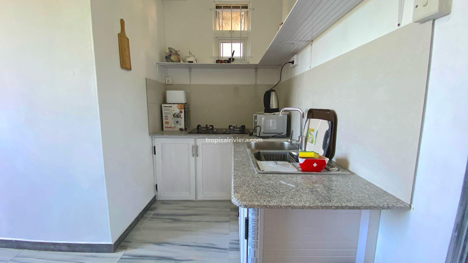 Rental – One Bedroom Furnished Apartment with shared pool – Calodyne