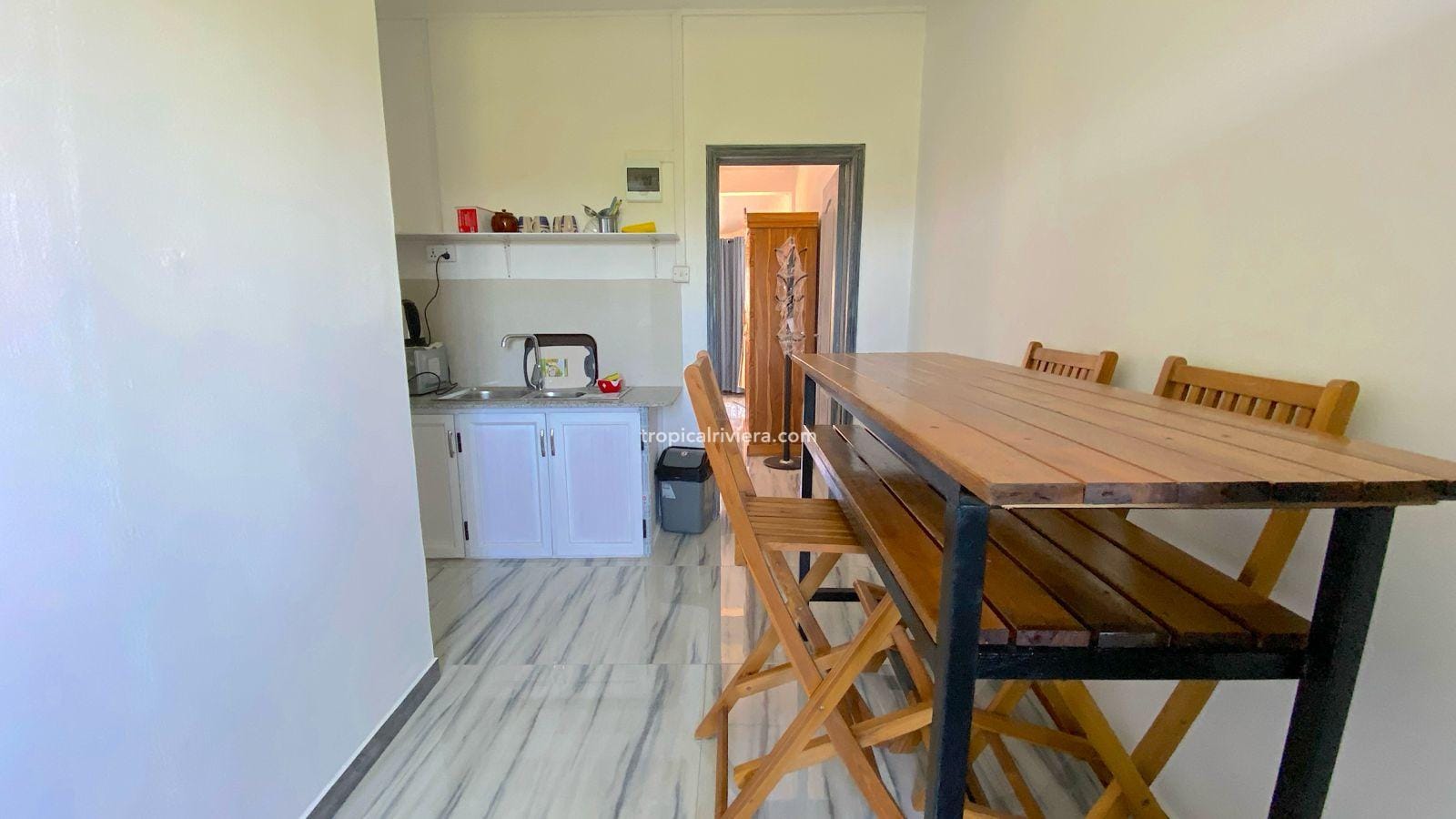 Rental – One Bedroom Furnished Apartment with shared pool – Calodyne