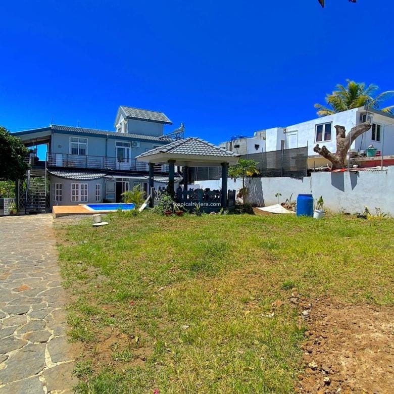 Rental – One Bedroom Furnished Apartment with shared pool – Calodyne
