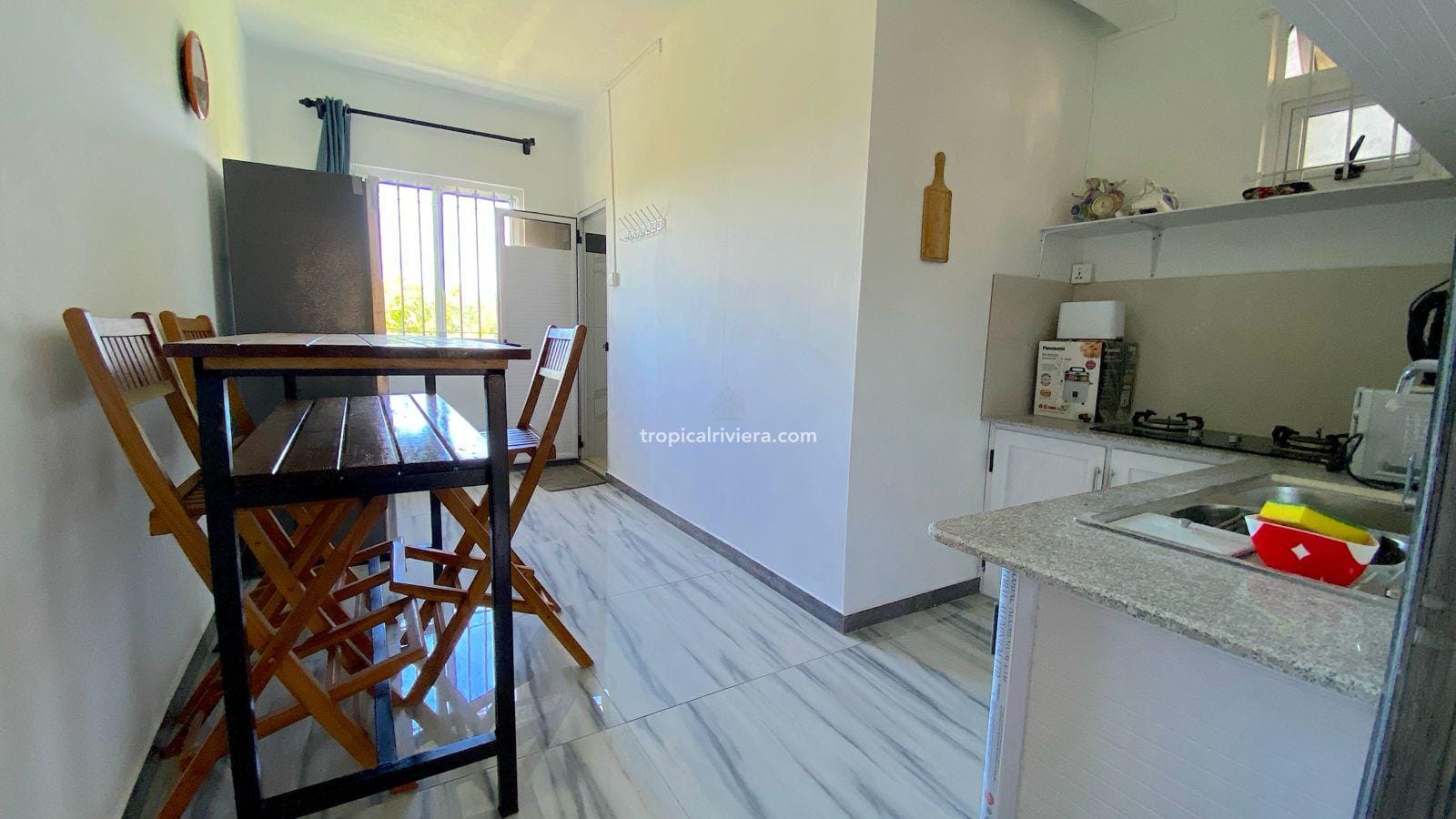 Rental – One Bedroom Furnished Apartment with shared pool – Calodyne