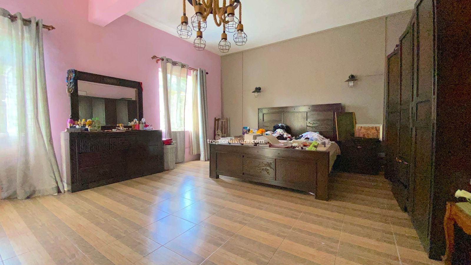 For Sale – 6 Bedroom House Semi Furnished – Goodlands
