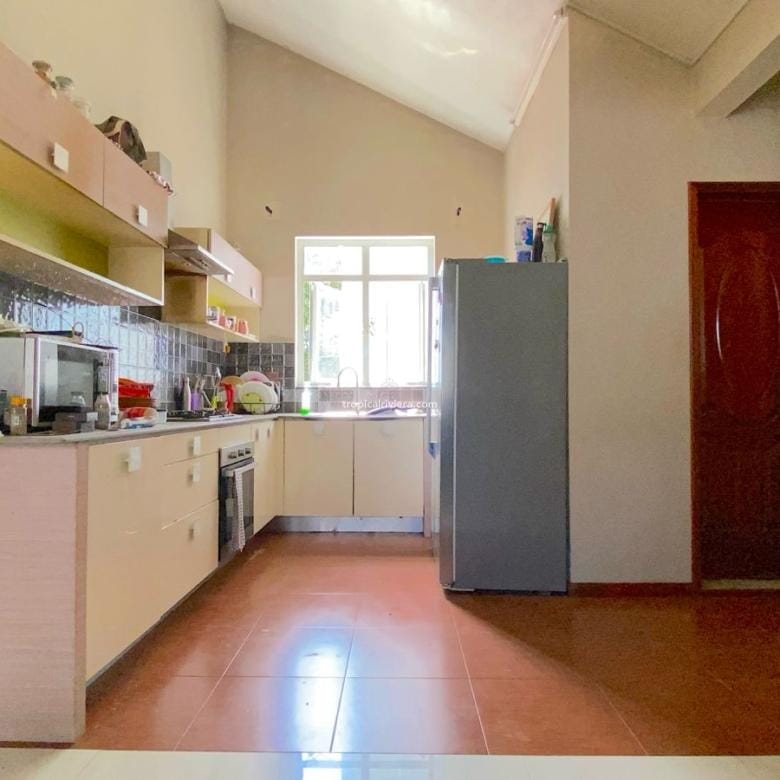 For Sale – 6 Bedroom House Semi Furnished – Goodlands