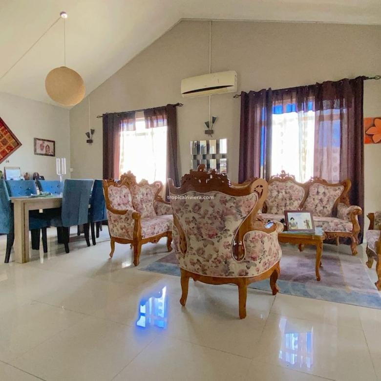 For Sale – 6 Bedroom House Semi Furnished – Goodlands