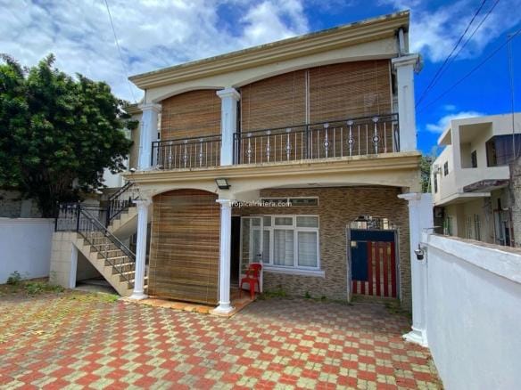 For Sale – 6 Bedroom House Semi Furnished – Goodlands