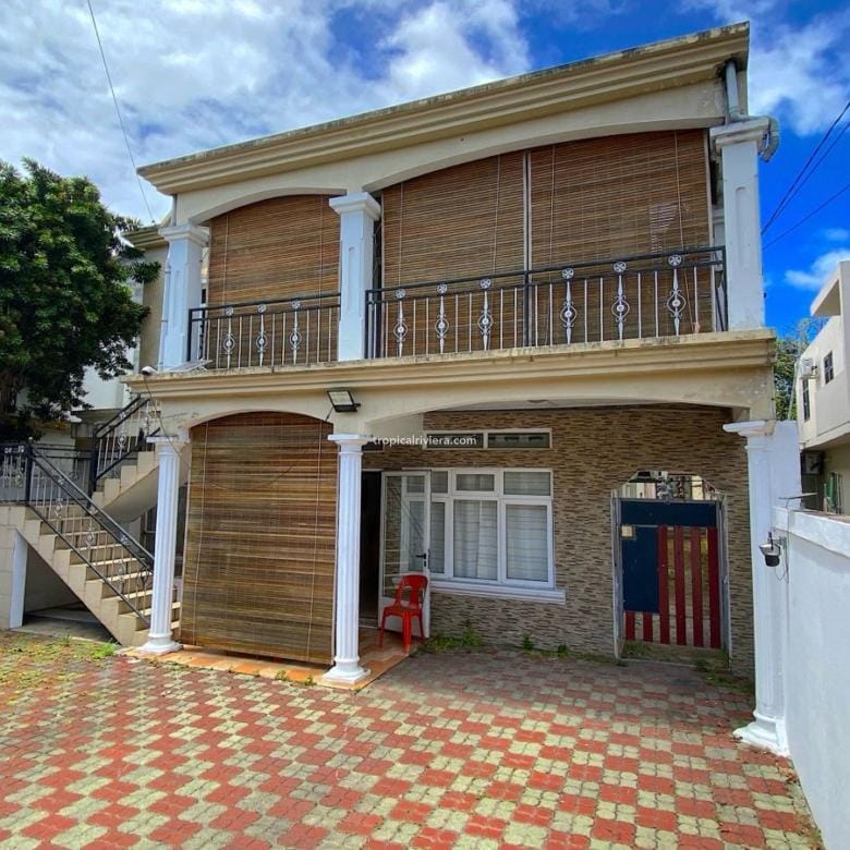 For Sale – 6 Bedroom House Semi Furnished – Goodlands