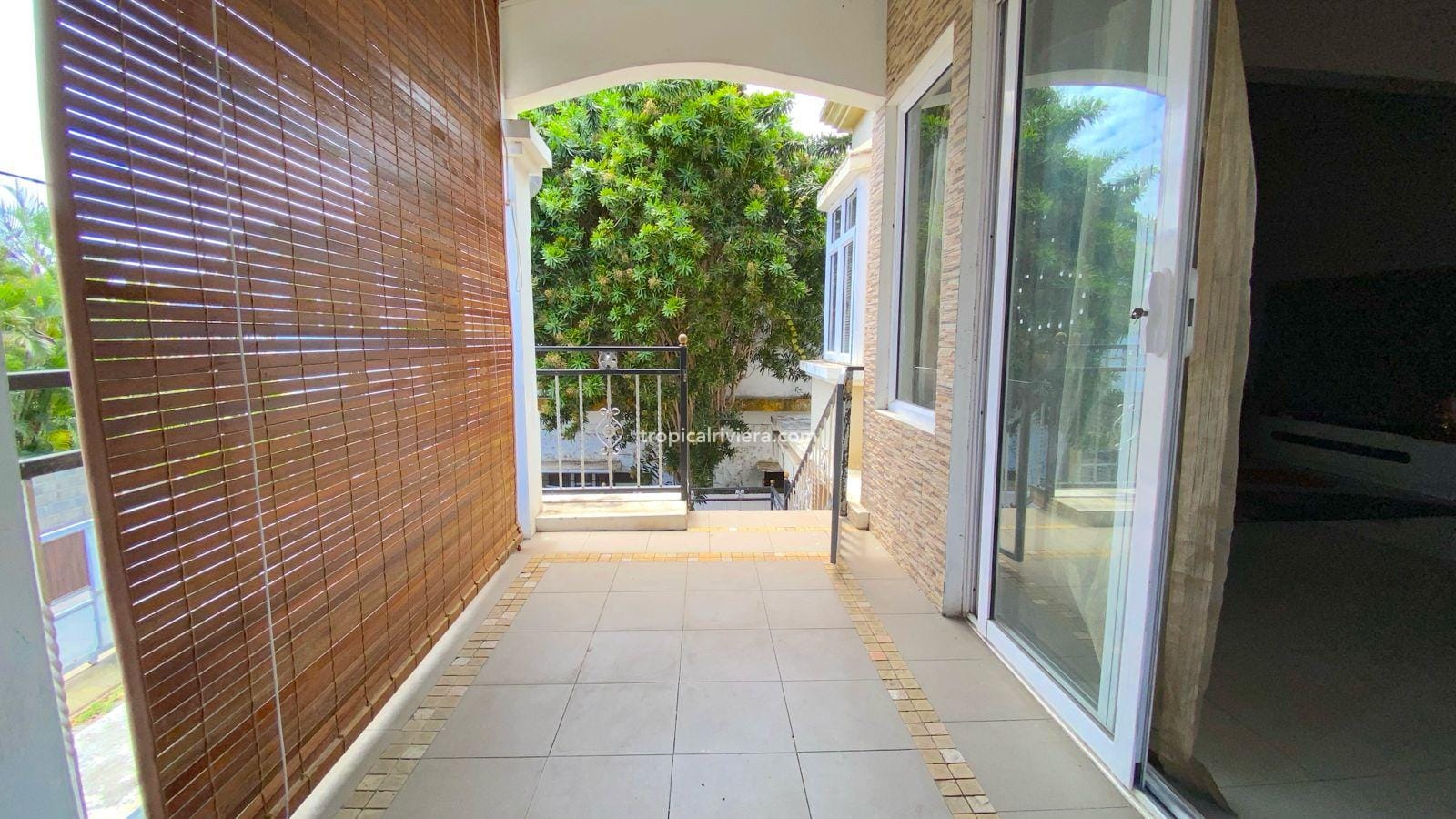For Sale – 6 Bedroom House Semi Furnished – Goodlands