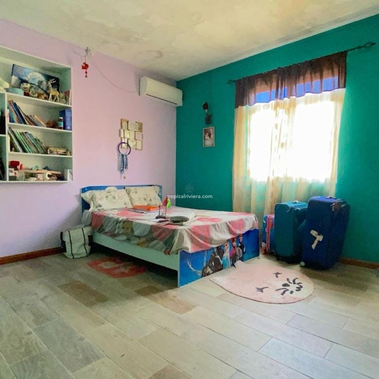 For Sale – 6 Bedroom House Semi Furnished – Goodlands