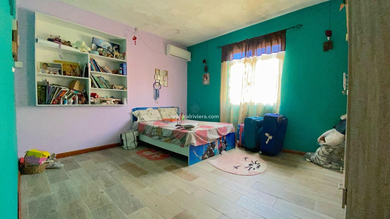For Sale – 6 Bedroom House Semi Furnished – Goodlands