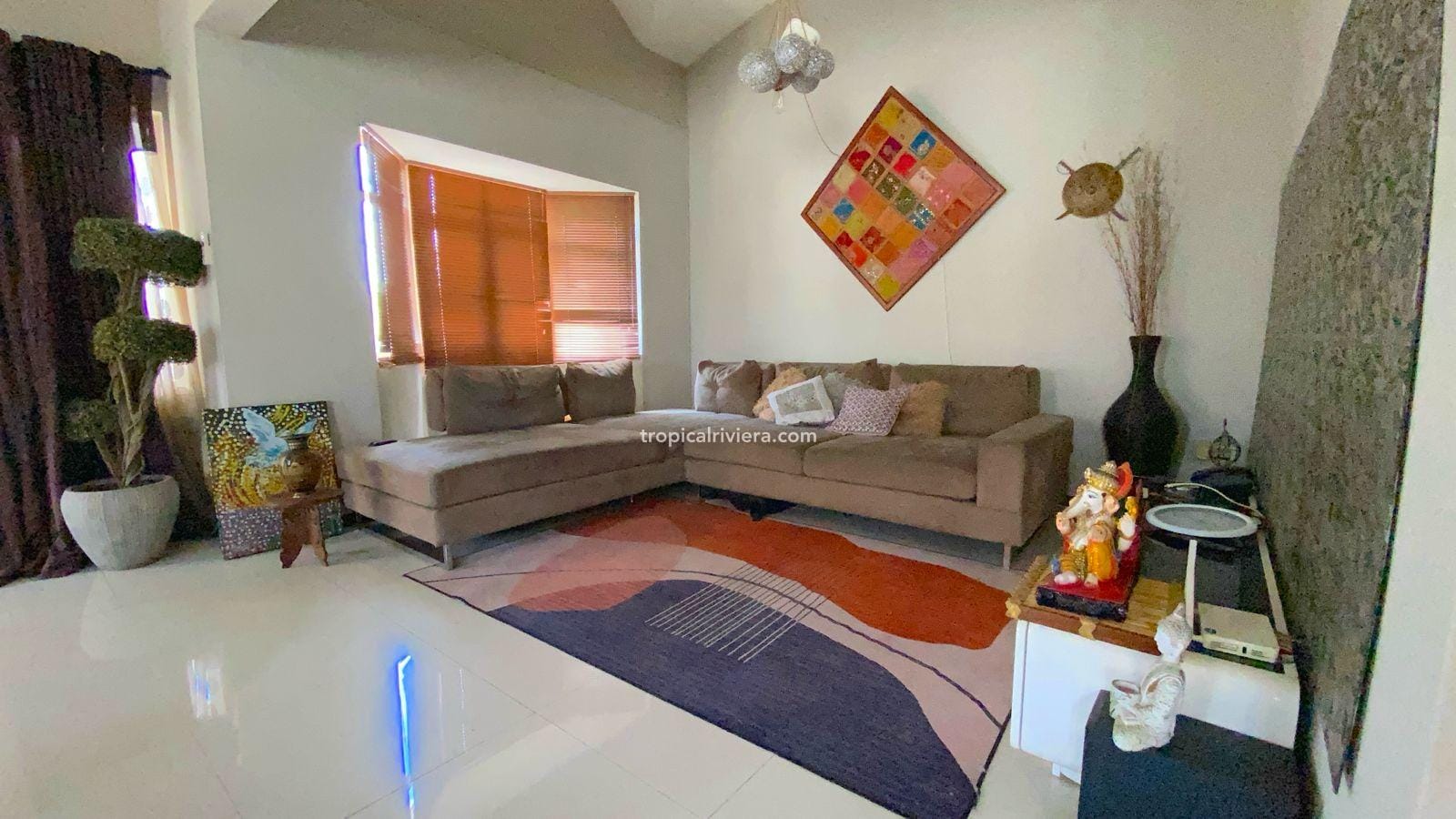 For Sale – 6 Bedroom House Semi Furnished – Goodlands