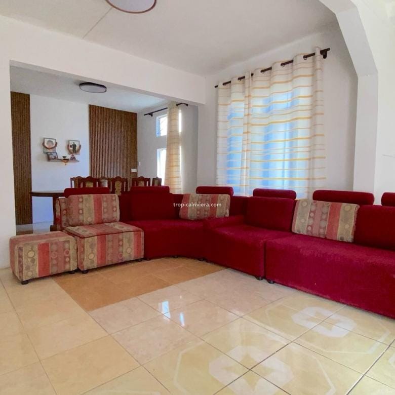 For Sale – 6 Bedroom House Semi Furnished – Goodlands