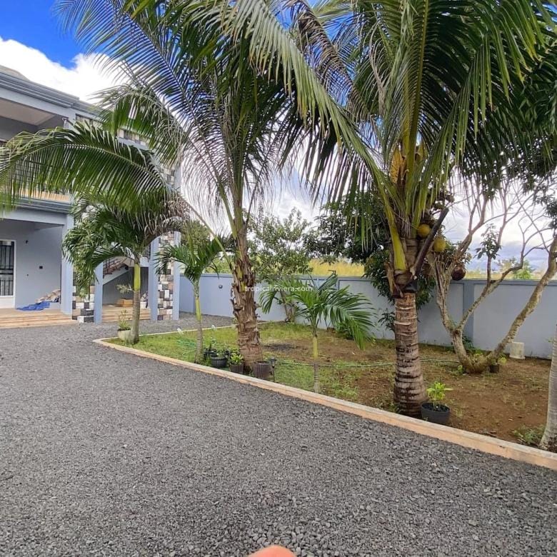 Spacious 3-Bedroom Fully Furnished Apartment for Rent in Plaines des Papayes – 150 m²