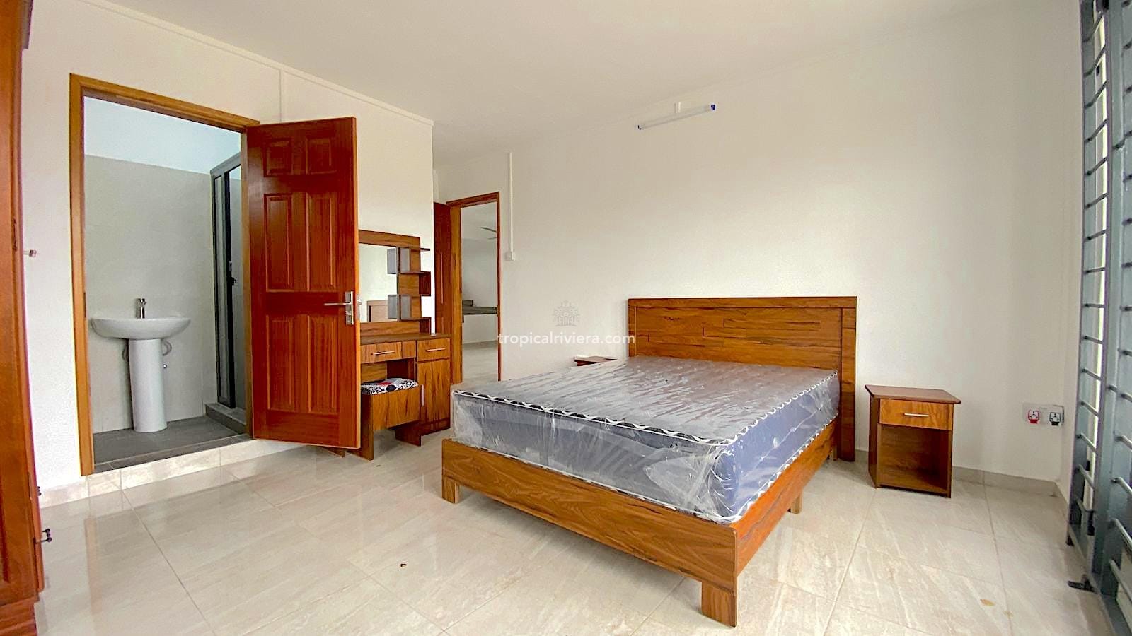 Rental – 4 Bedroom ( 2 ensuite ) Fully Furnished House/Villa – Centre de Flacq
