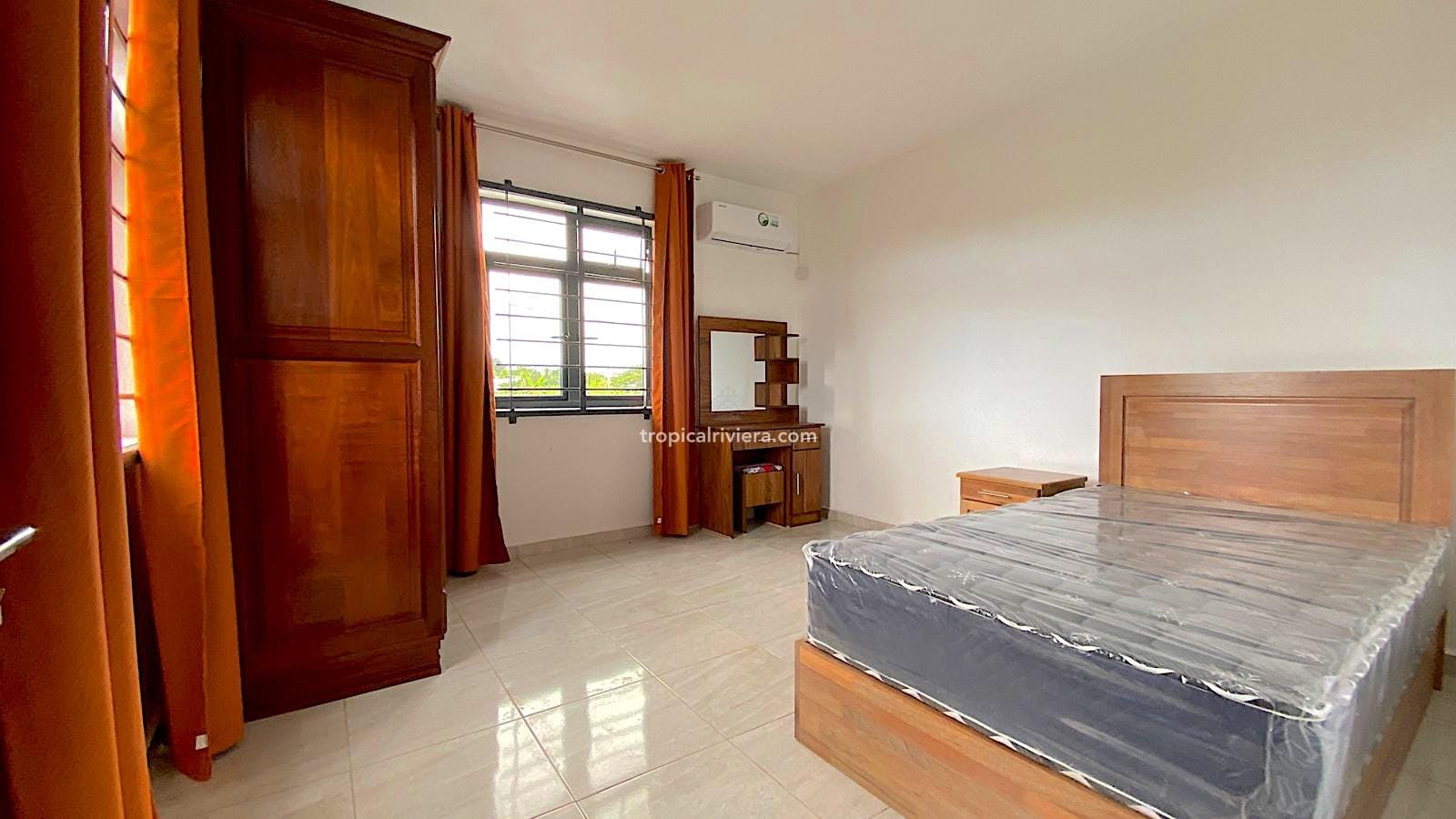 Rental – 4 Bedroom ( 2 ensuite ) Fully Furnished House/Villa – Centre de Flacq