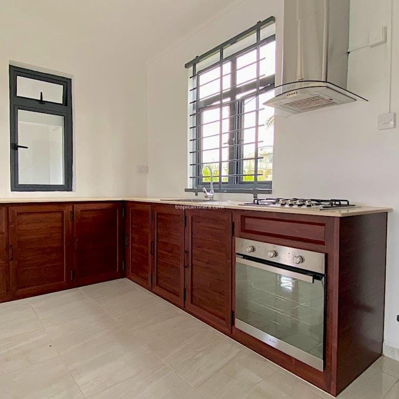 Rental – 4 Bedroom ( 2 ensuite ) Fully Furnished House/Villa – Centre de Flacq