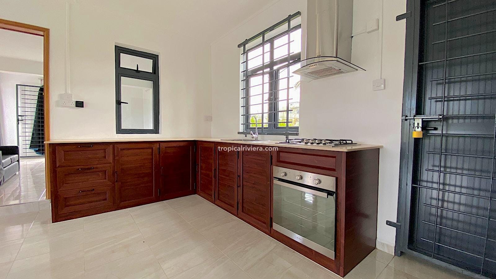 Rental – 4 Bedroom ( 2 ensuite ) Fully Furnished House/Villa – Centre de Flacq
