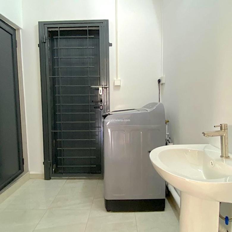 Rental – 4 Bedroom ( 2 ensuite ) Fully Furnished House/Villa – Centre de Flacq