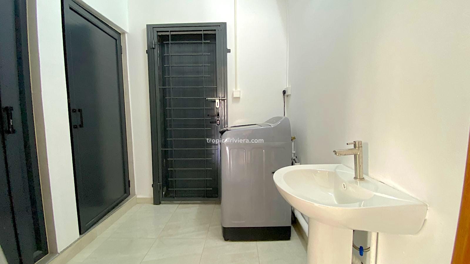 Rental – 4 Bedroom ( 2 ensuite ) Fully Furnished House/Villa – Centre de Flacq
