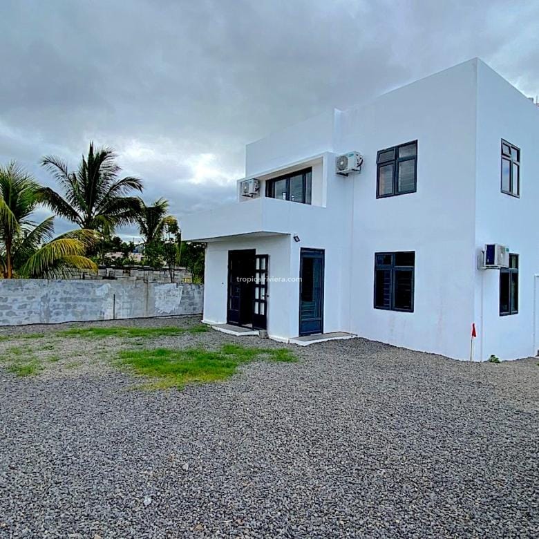 Rental – 4 Bedroom ( 2 ensuite ) Fully Furnished House/Villa – Centre de Flacq