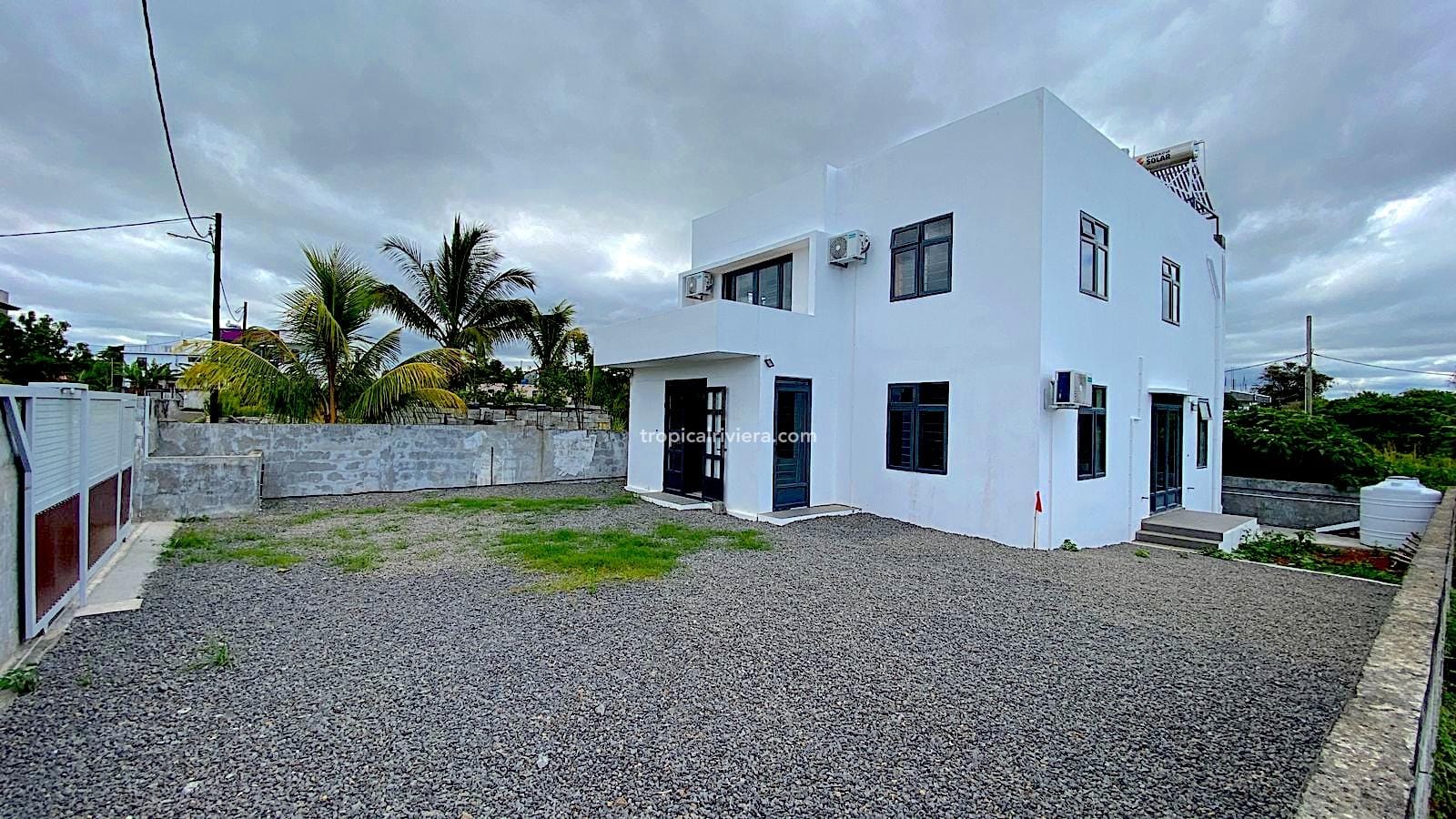 House for rent Flacq3 (1) Rental – 4 Bedroom ( 2 ensuite ) Fully Furnished House/Villa – Centre de Flacq