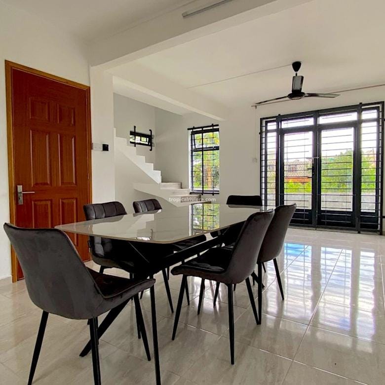 Rental – 4 Bedroom ( 2 ensuite ) Fully Furnished House/Villa – Centre de Flacq