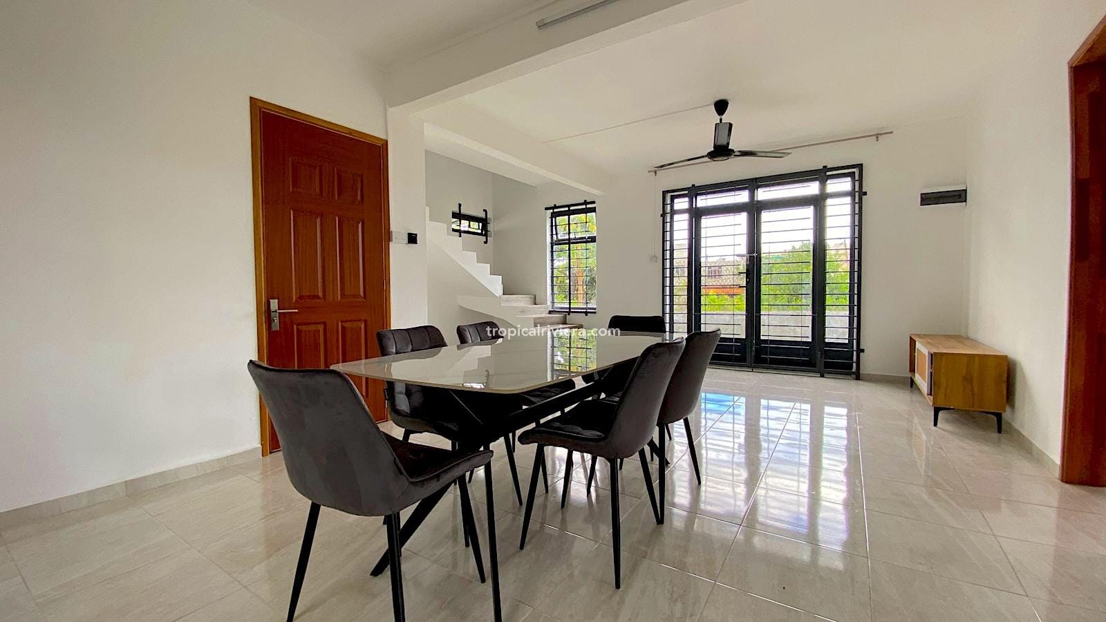 Rental – 4 Bedroom ( 2 ensuite ) Fully Furnished House/Villa – Centre de Flacq