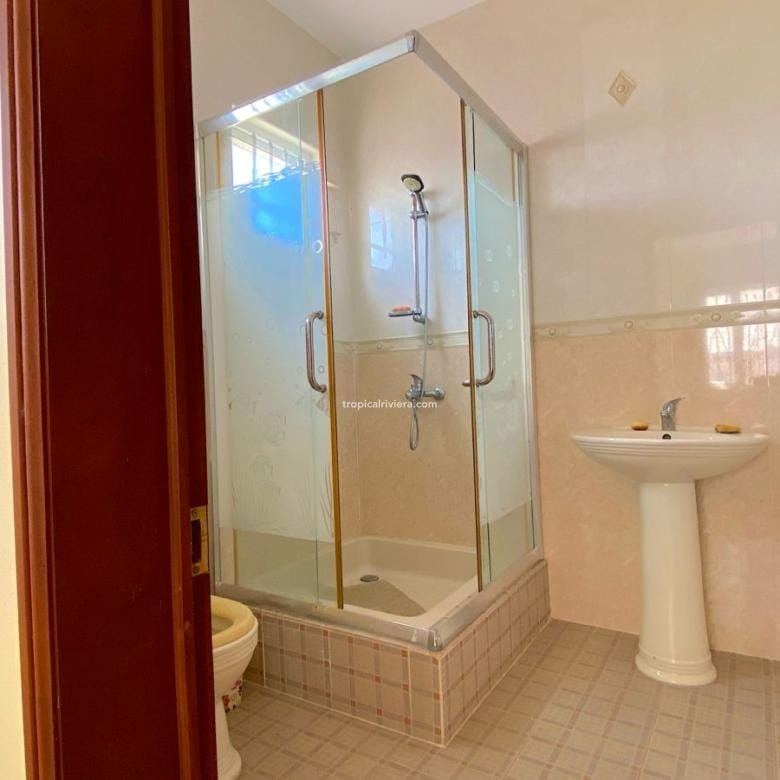 For Sale – 6 Bedroom unfurnished villa ( 3 Ensuite ) 320 m² – Mont Choisy