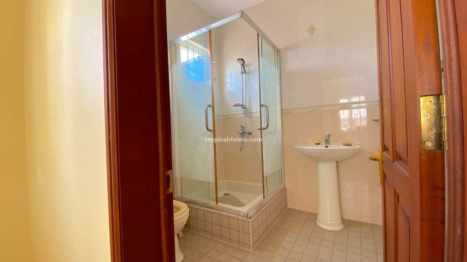 For Sale – 6 Bedroom unfurnished villa ( 3 Ensuite ) 320 m² – Mont Choisy
