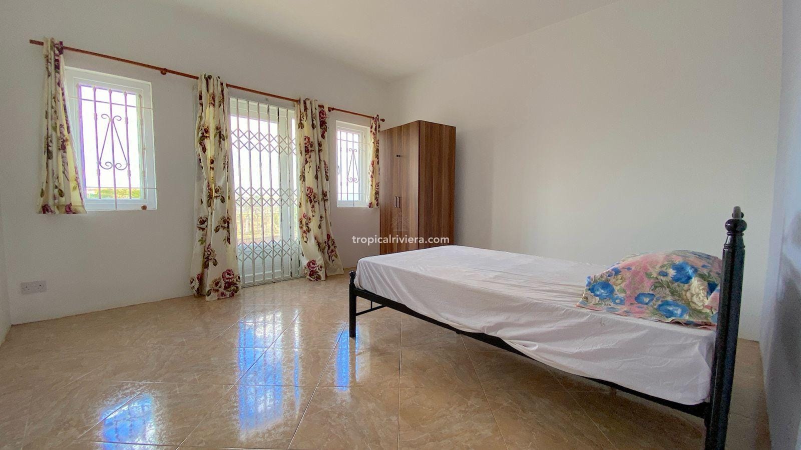 For Sale – 6 Bedroom unfurnished villa ( 3 Ensuite ) 320 m² – Mont Choisy