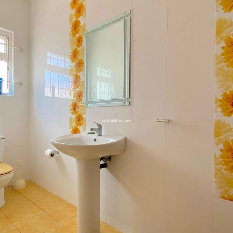 For Sale – 6 Bedroom unfurnished villa ( 3 Ensuite ) 320 m² – Mont Choisy