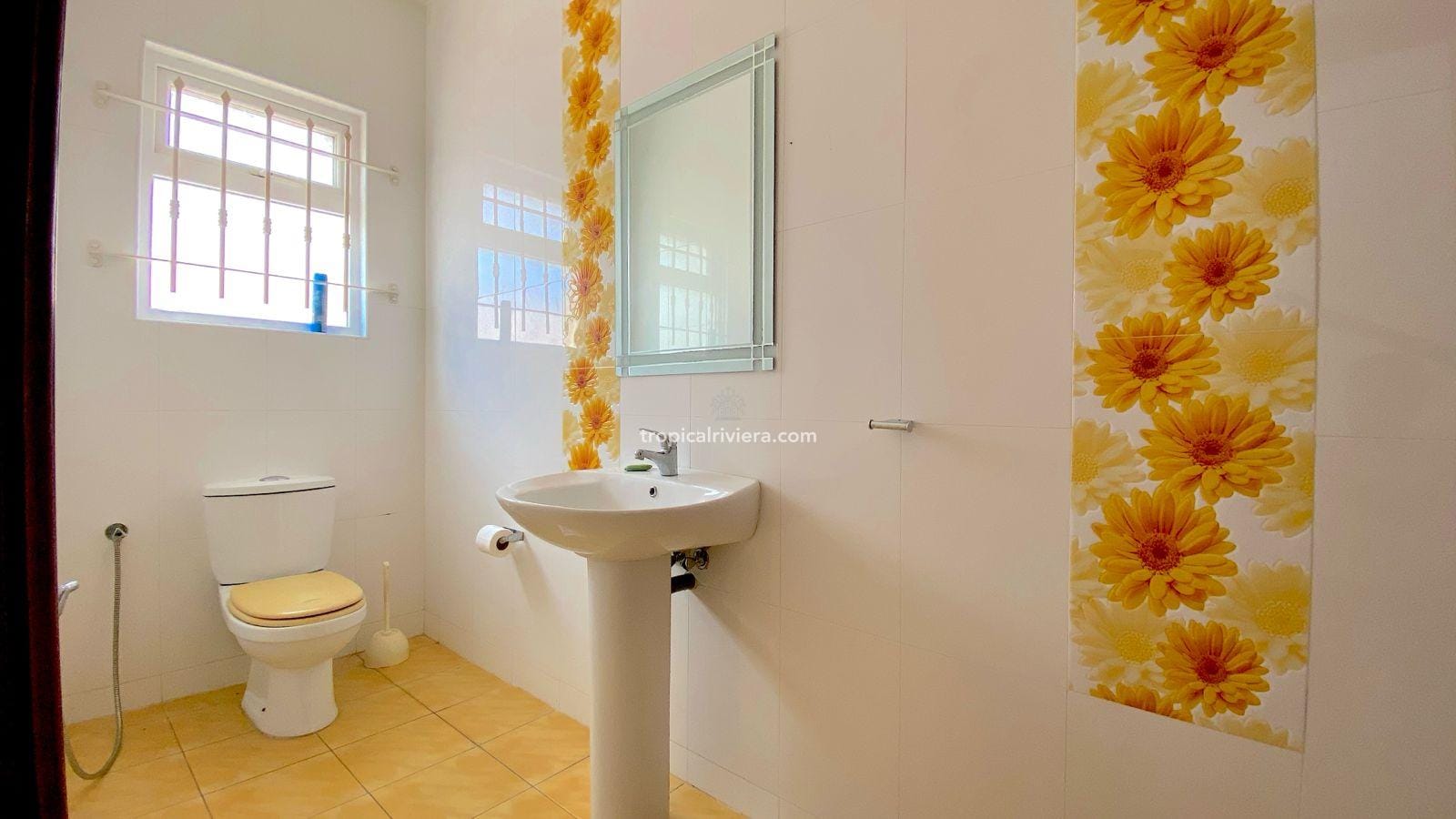 For Sale – 6 Bedroom unfurnished villa ( 3 Ensuite ) 320 m² – Mont Choisy