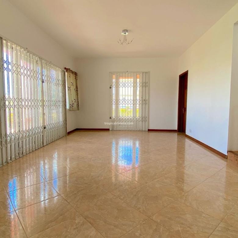 For Sale – 6 Bedroom unfurnished villa ( 3 Ensuite ) 320 m² – Mont Choisy