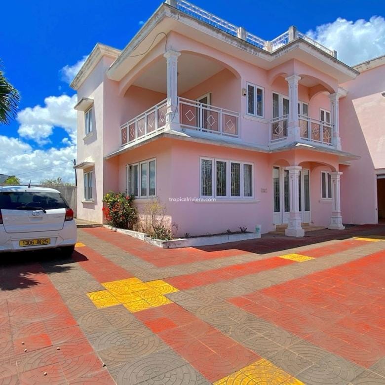 For Sale – 6 Bedroom unfurnished villa ( 3 Ensuite ) 320 m² – Mont Choisy