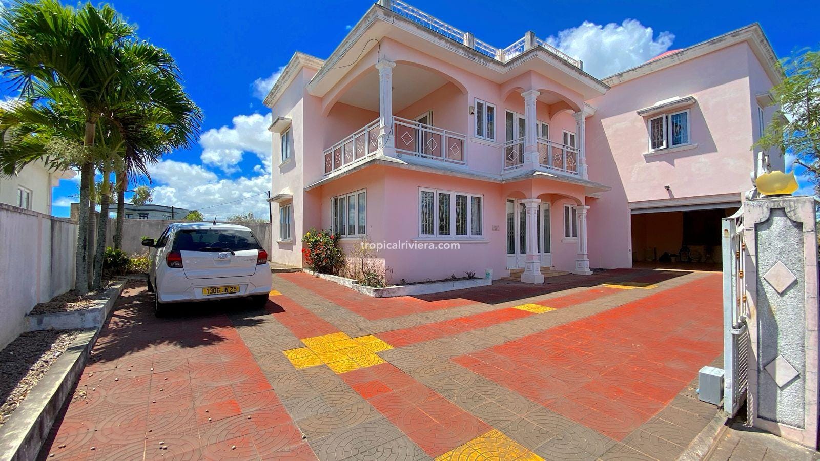 Villa for sale mon choisy 05 (8) For Sale – 6 Bedroom unfurnished villa ( 3 Ensuite ) 320 m² – Mont Choisy