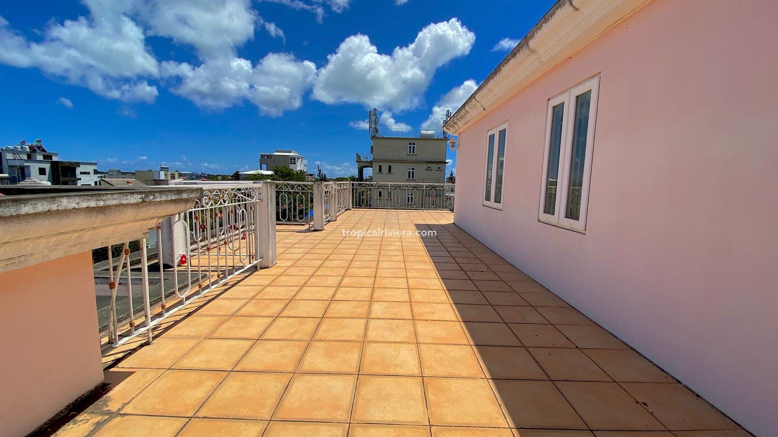 For Sale – 6 Bedroom unfurnished villa ( 3 Ensuite ) 320 m² – Mont Choisy
