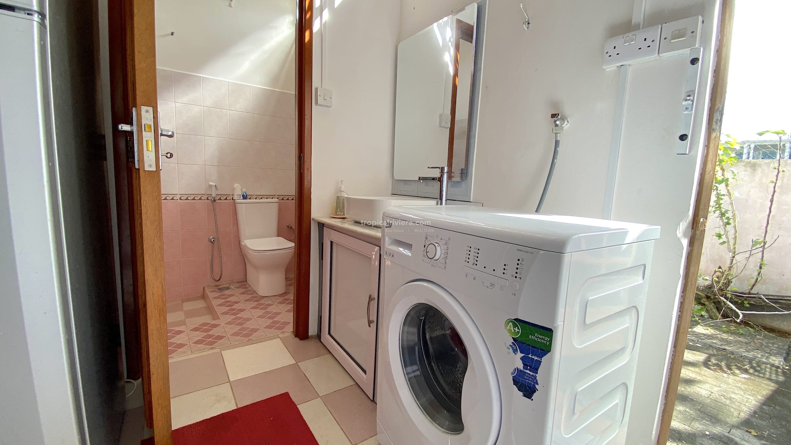 Rental – Three Bedroom Fully Furnished House / Villa – Pereybere