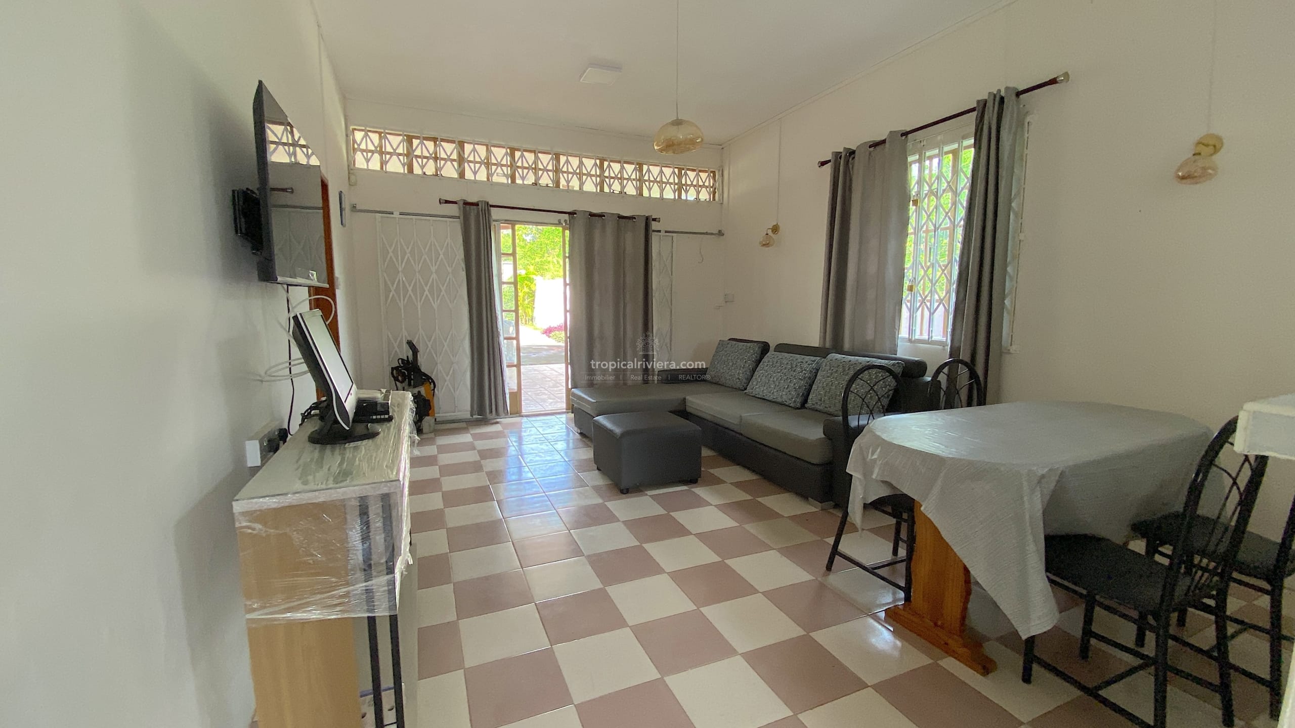 Rental – Three Bedroom Fully Furnished House / Villa – Pereybere