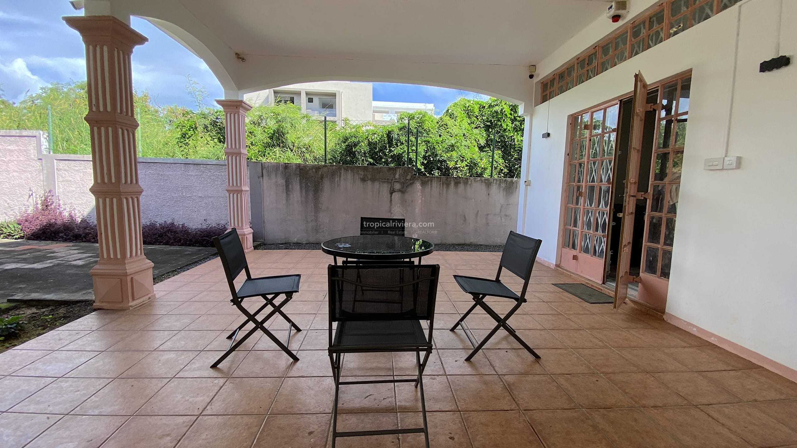 Rental – Three Bedroom Fully Furnished House / Villa – Pereybere
