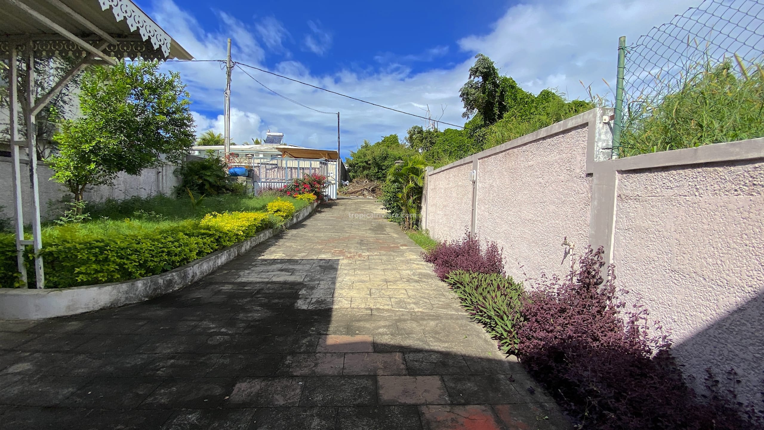 Rental – Three Bedroom Fully Furnished House / Villa – Pereybere